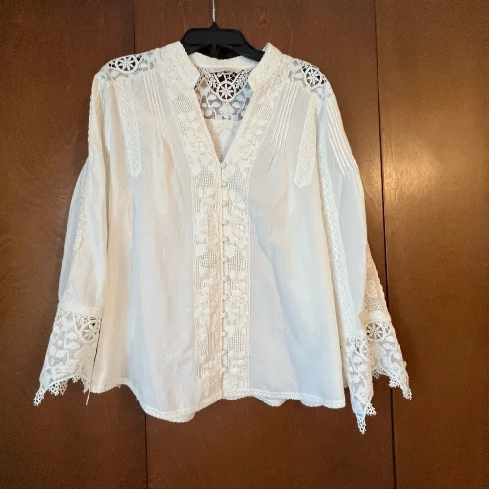 Soft Surroundings EUC Cream Lace Accent Top Medium - Picture 2 of 9